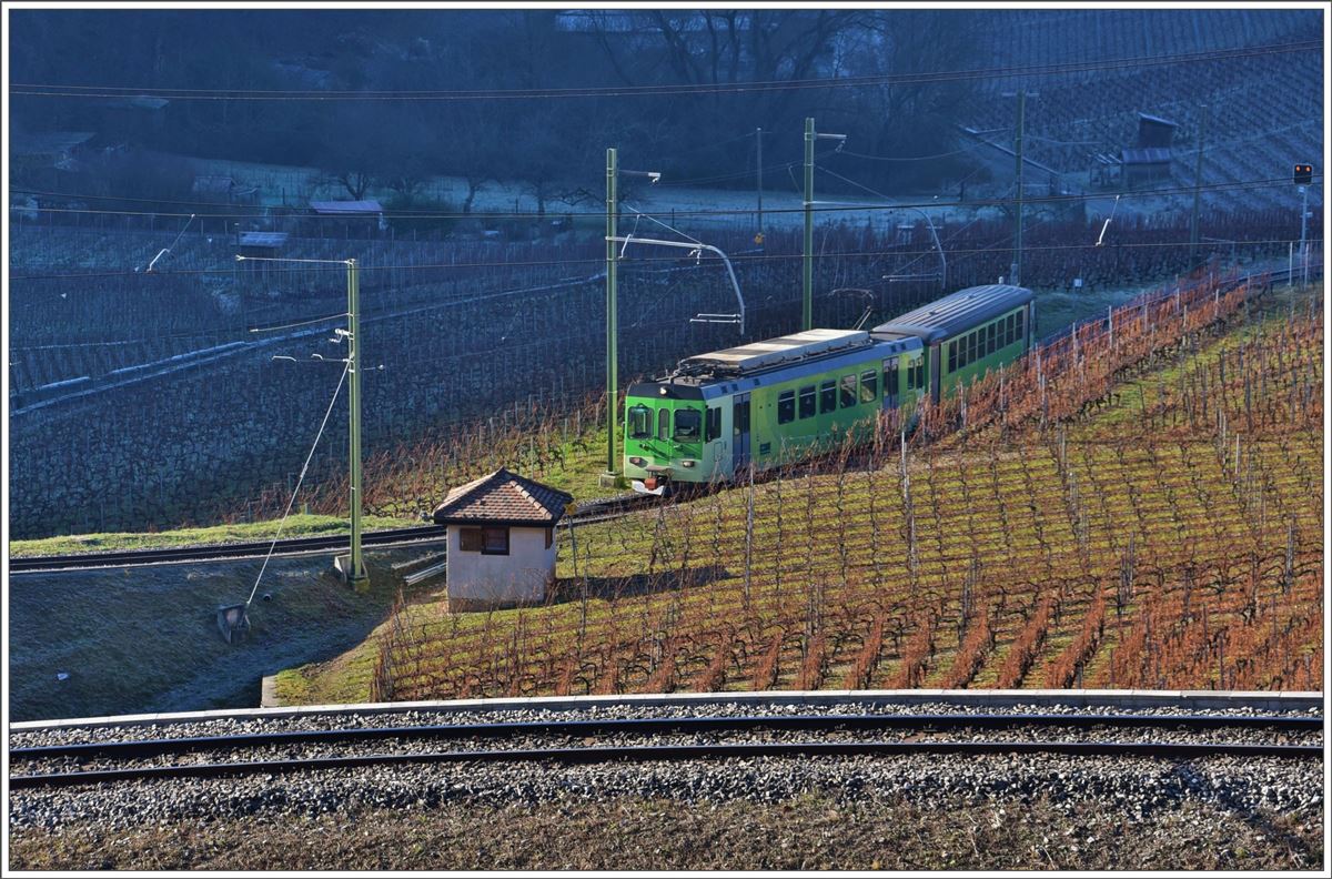 BDe 4/4 403 + Bt oberhalb vom Dèpôt ASD an der Strecke nach Les Diablerets. (14.12.2016)