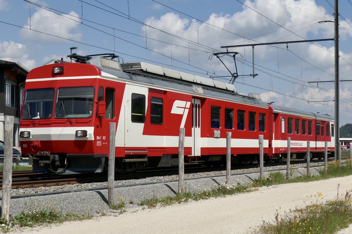 BDe 4/4'' 612 der CJ am 28.5.20 kurz vor dem Bhf Le Noirmont.