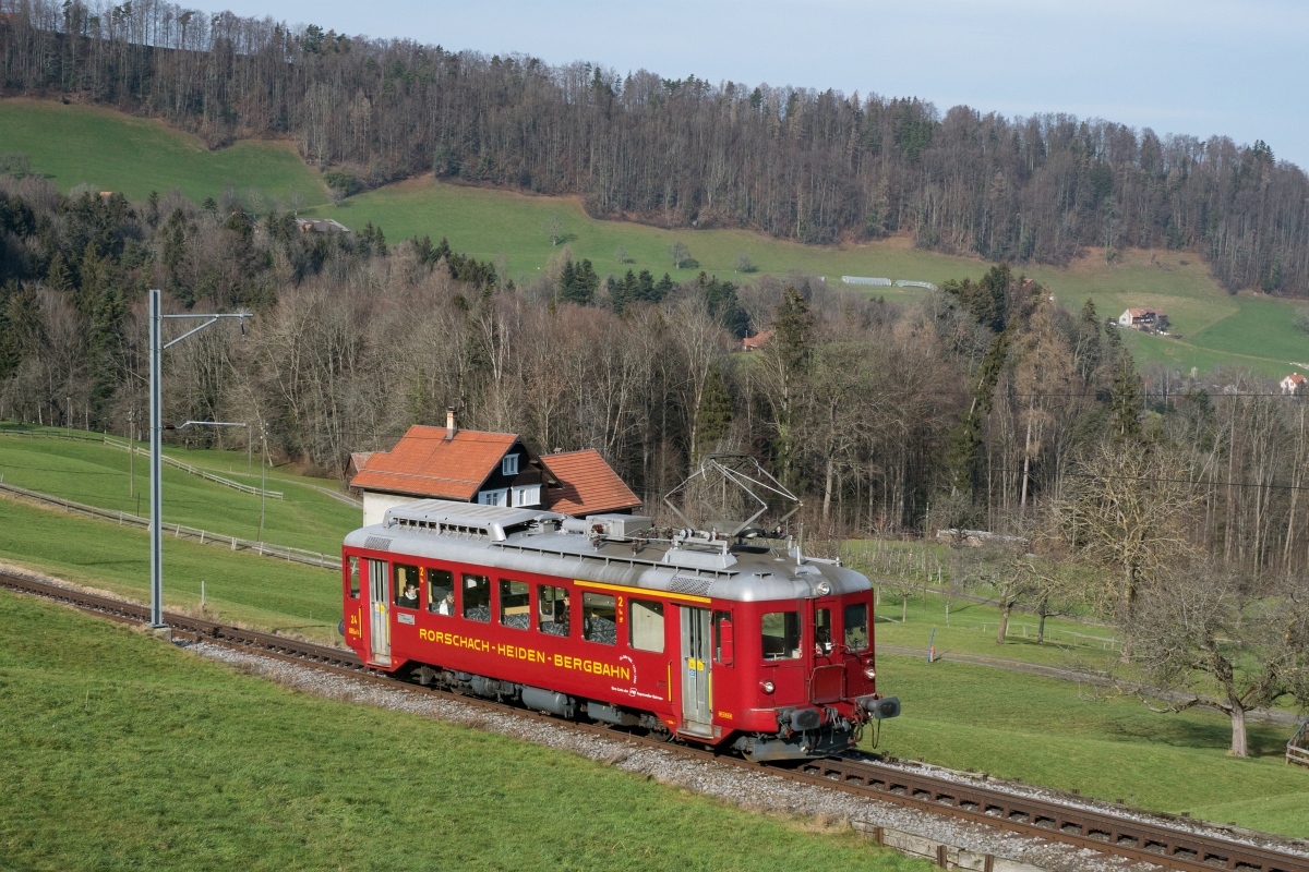BDeh 2/4 24 befindet sich am 30.01.2016 auf Bergfahrt kurz vor Heiden.