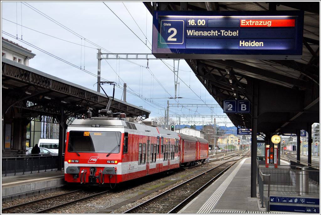BDeh 3/6 + B10 + B11 in Rorschach Gleis 1. Die Extrazüge verkehren ab Gleis 2. (29.11.2015)