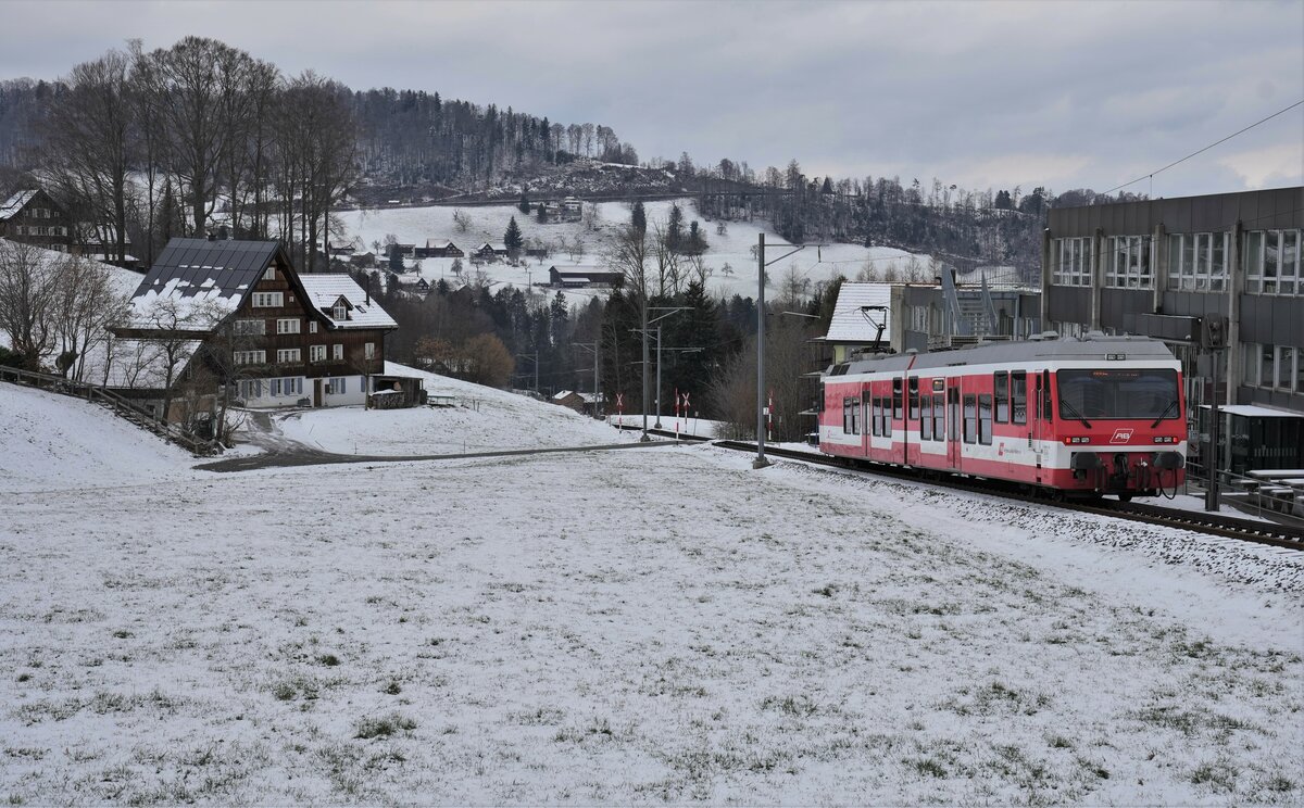 BDeh 3/6 25 der Rorschach-Heiden-Berg Bahn (AB) im noch winterlichen Heiden unterwegs am 27. Februar 2023.
Foto: Walter Ruetsch