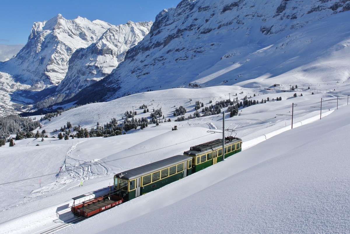 BDeh 4/4 113 verkehrt leer zurck nach Grindelwald Grund, kurz nach kleine Scheidegg, 25.02.2015.