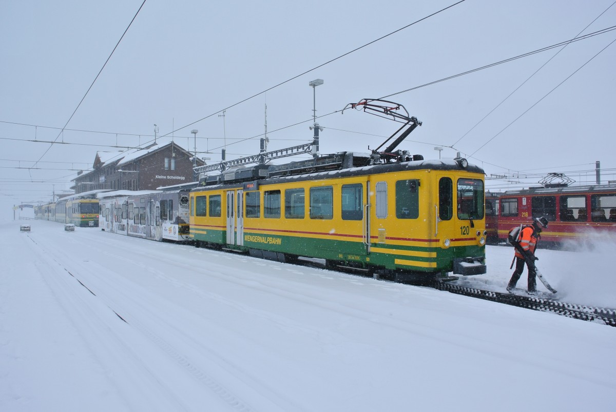 BDeh 4/4 Pendel 120 in Kleine Scheidegg, 21.11.2013.