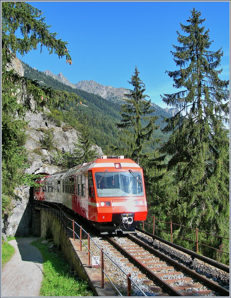 BDeh 4/8 der MC/SNCF unterwegs von (Chamonix) - Le Châtelard nach Martigny auf dem Stromschienenabschnitt zwischen Finhaut und Le Trétien am 14. Oktober 2007