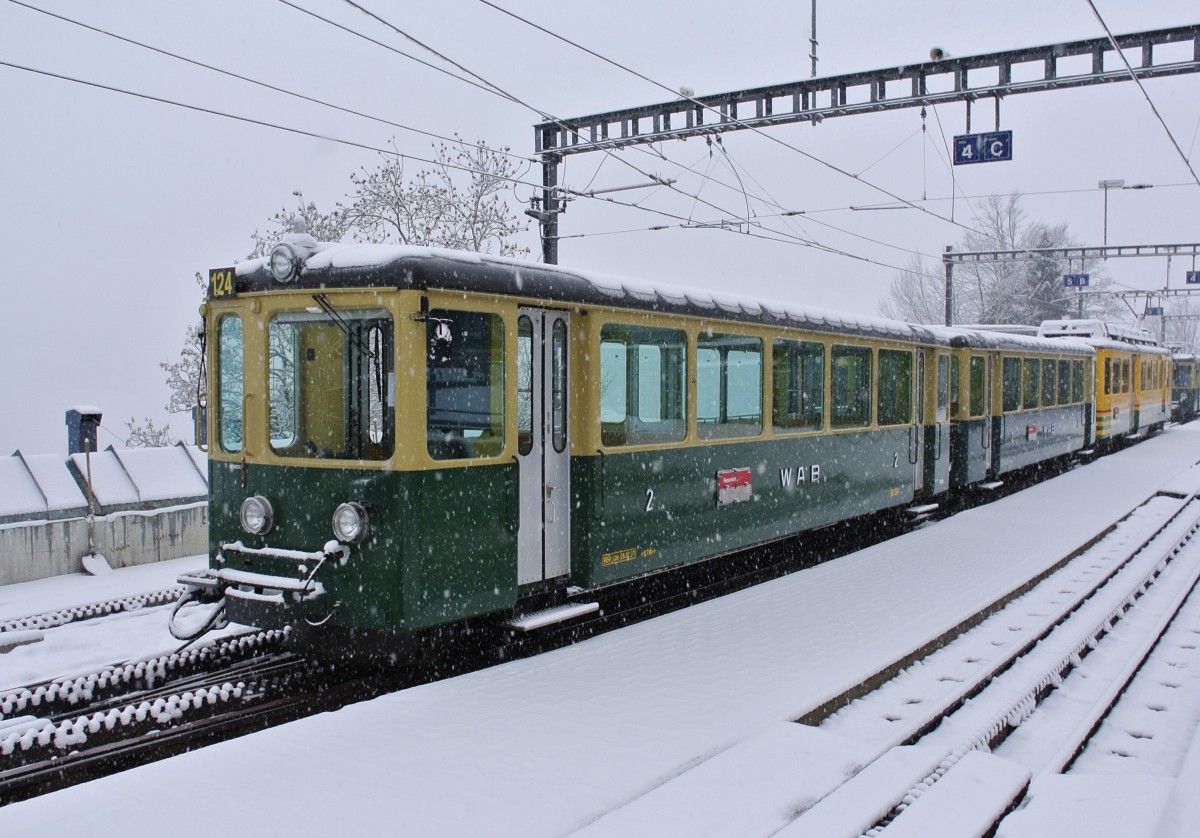 BDeh Pendel 124 abgestellt in Wengen, 21.11.2013.