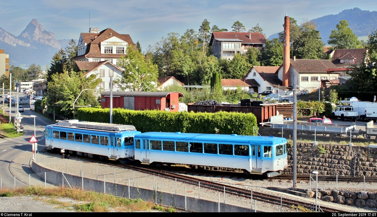 BDhe 2/4 11 (CFeh 2/4 11) der Arth-Rigi-Bahn (ARB | Rigi Bahnen AG) ist im Bahnhof Arth-Goldau (CH) abgestellt.
Aufgenommen vom Zugang zur ARB.
[20.9.2019 | 17:07 Uhr]