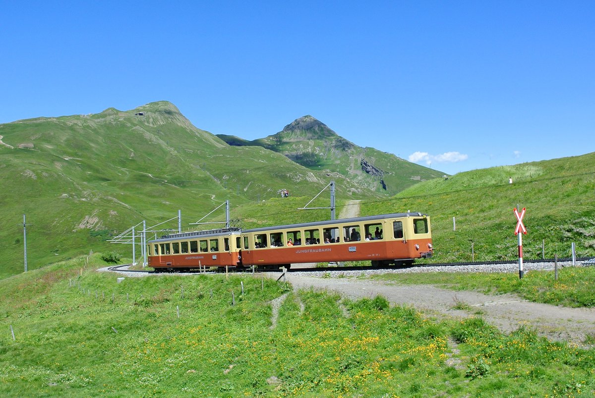 BDhe 2/4 Nr. 204 mit Bt 31 zwischen Kleine Scheidegg und Eigergletscher, 18.07.2016.