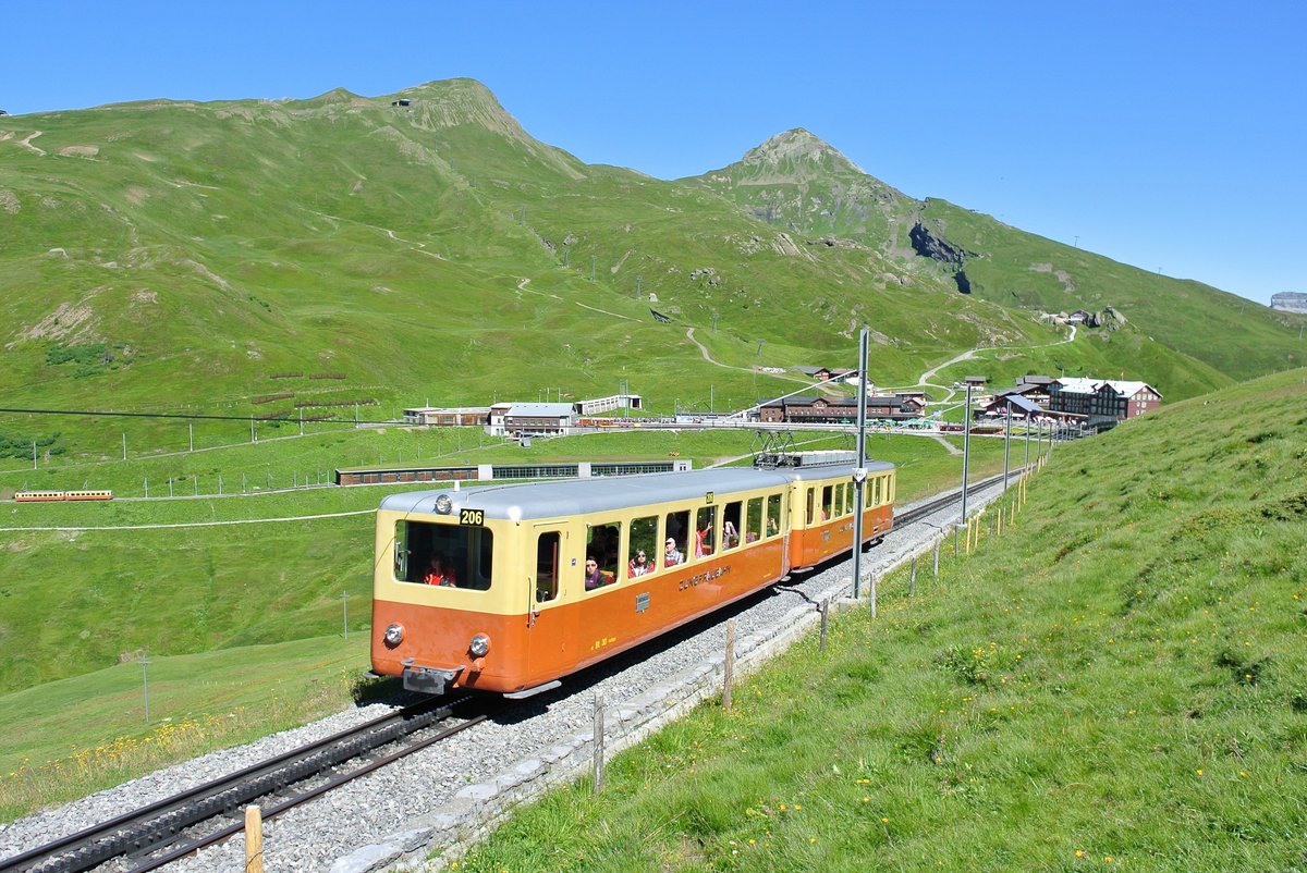 BDhe 2/4 Nr. 206 mit Bt 30 zwischen Kleine Scheidegg und Eigergletscher, 18.07.2016.