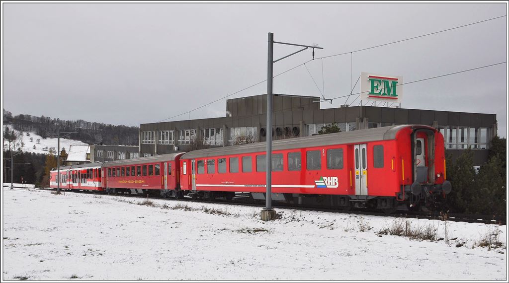 BDhe 3/6 25 mit B10 und B11 bei der Abfahrt in Heiden Richtung Rorschach Hafen. (29.11.2015)