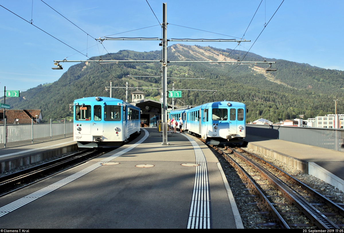 BDhe 4/4 15 und BDhe 2/4 14 (CFeh 2/4 14) der Arth-Rigi-Bahn (ARB | Rigi Bahnen AG) stehen im Bahnhof Arth-Goldau (CH).
[20.9.2019 | 17:05 Uhr]
