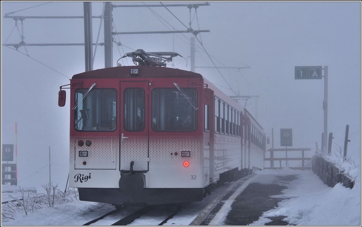 BDhe 4/4 22 mit Bt32 verlassen Rigi Kulm Richtung Vitznau. (13.11.2019)