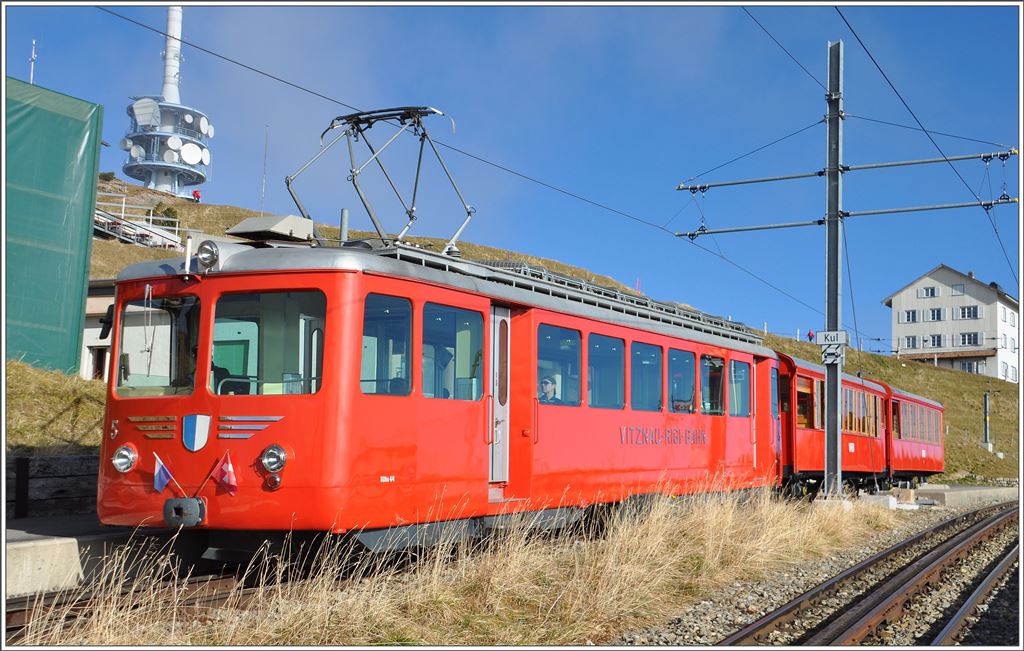 BDhe 4/4 5 und zwei Vorstellwagenauf Rigi Kulm. (18.11.2015)