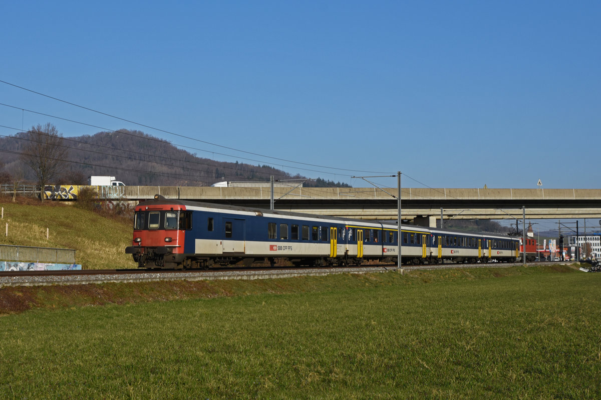 BDt 50 85 82-33 923-2 fährt Richtung Bahnhof Itingen. Die Aufnahme stammt vom 01.03.2021.