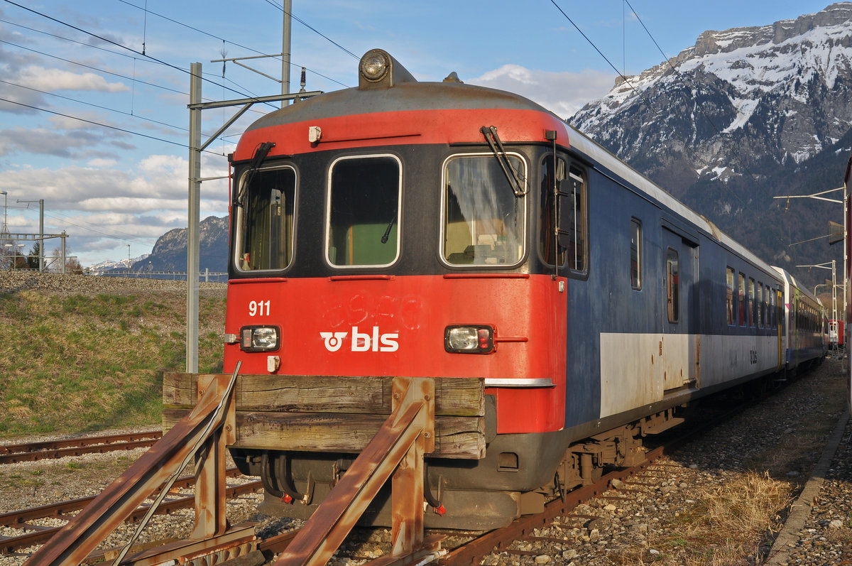 BDt EW II ex. SBB 50 63 82-33 911-3 ist ausrangiert und steht auf einem Abstellgleis beim Bahnhof Interlaken Ost. Die Aufnahme stammt vom 30.03.2016.
