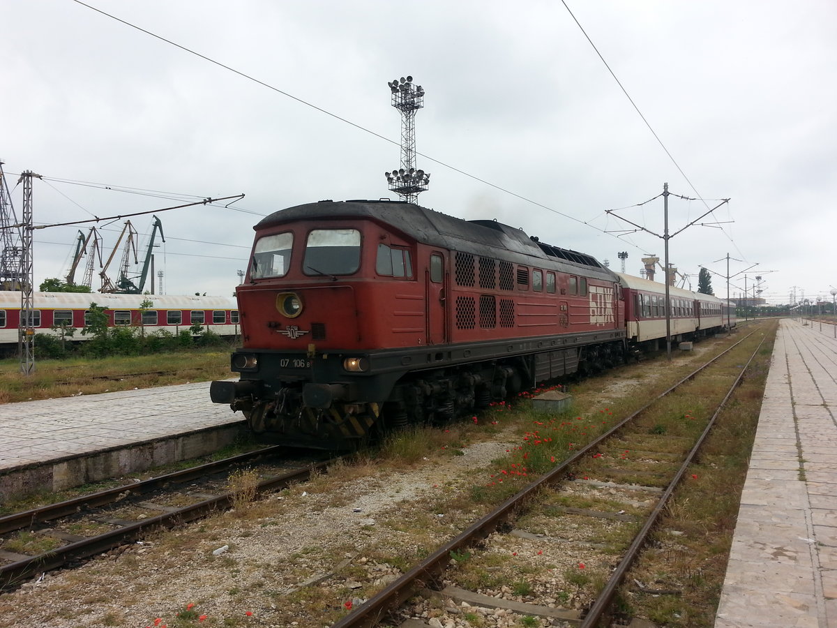 BDZ Lok  Ludmilla  07 106.8 in Warna/Varna (Варна) am 25.05.15