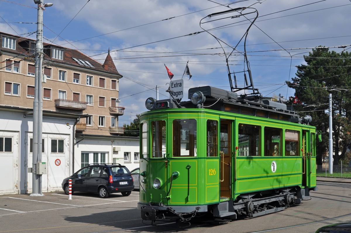 Be 2/2 126 wartet auf einer Extrafahrt in der Schlaufe beim Depot Morgartenring. Die Aufnahme stammt vom 27.09.2015.