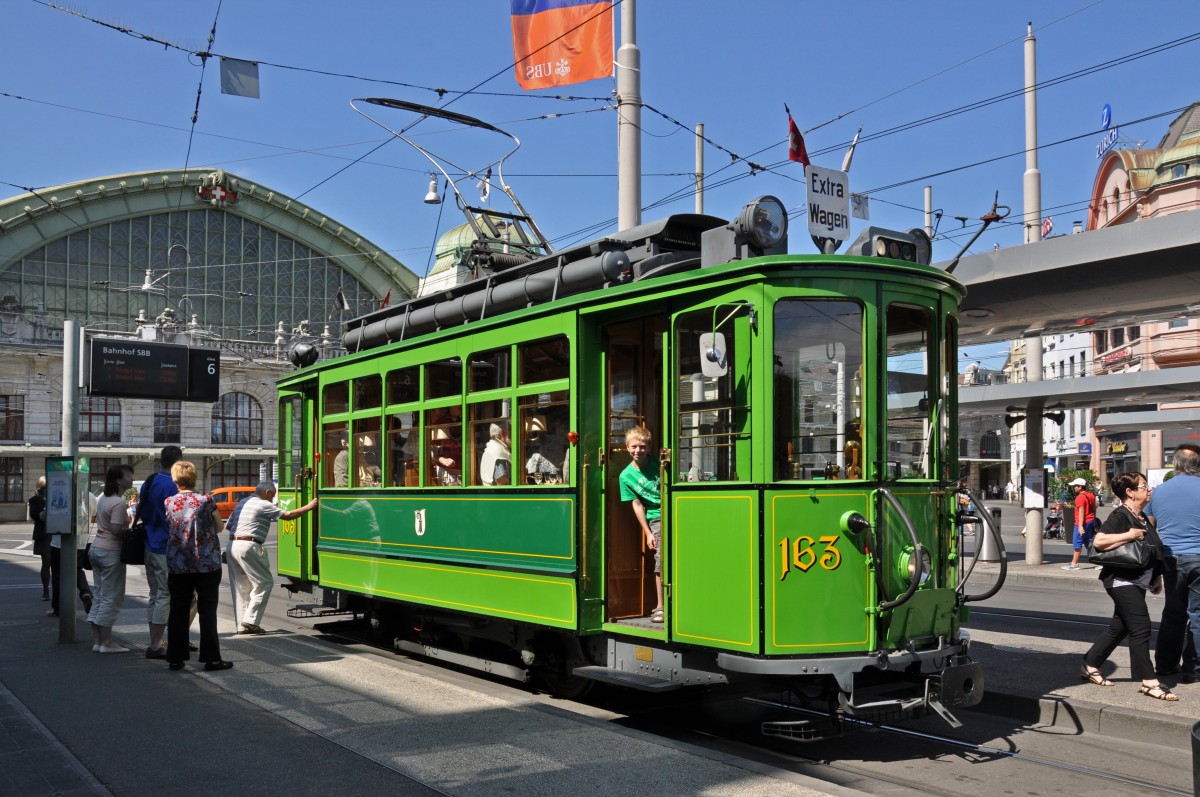 Be 2/2 163 auf einer Extrafahrt am Bahnhof SBB. Die Aufnahme stammt vom 15.06.2014.