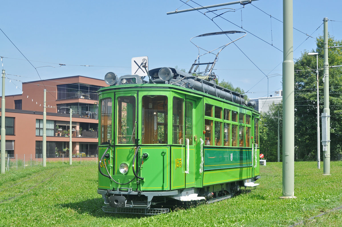 Be 2/2 163 steht in der Abstellanlage in der Schlaufe Pratteln. Die Aufnahme stammt vom 24.08.2017.