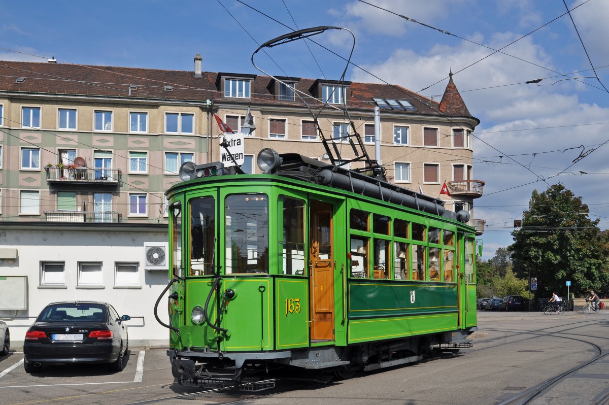 Be 2/2 163 wartet auf einer Extrafahrt in der Schlaufe beim Depot Morgartenring. Die Aufnahme stammt vom 27.09.2015.