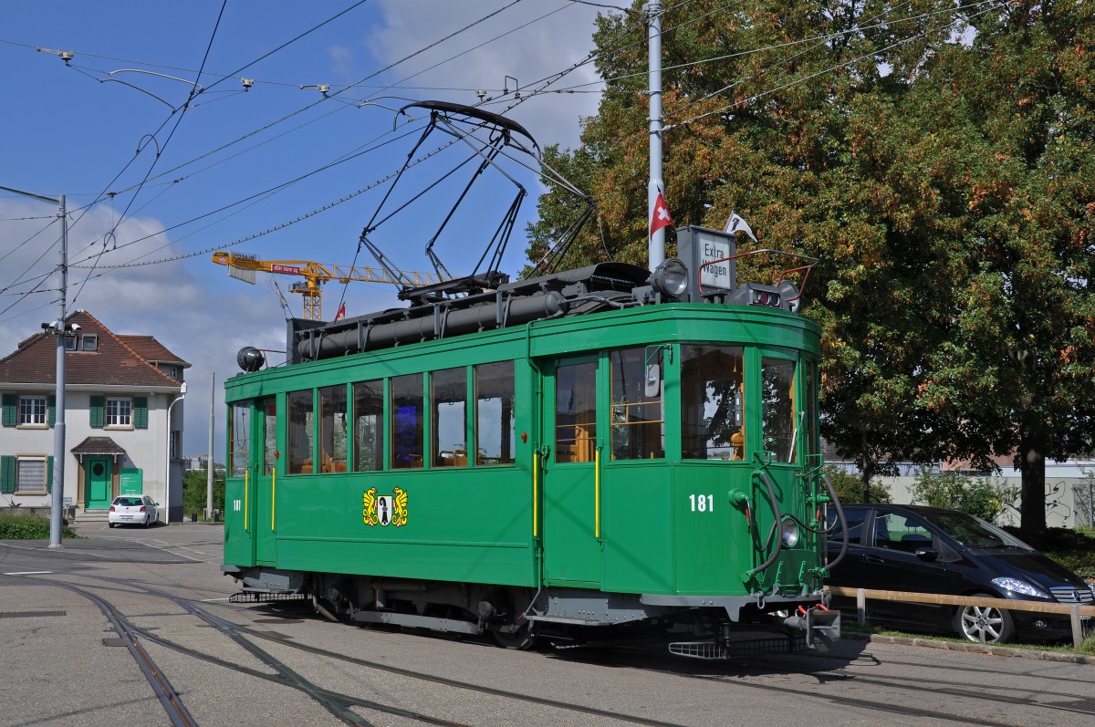 Be 2/2 181 ist bereit für eine Extrafahrt. Hier steht der Wagen auf dem Hof des Depots Dreispitz. Die Aufnahme stammt vom 13.09.2014.