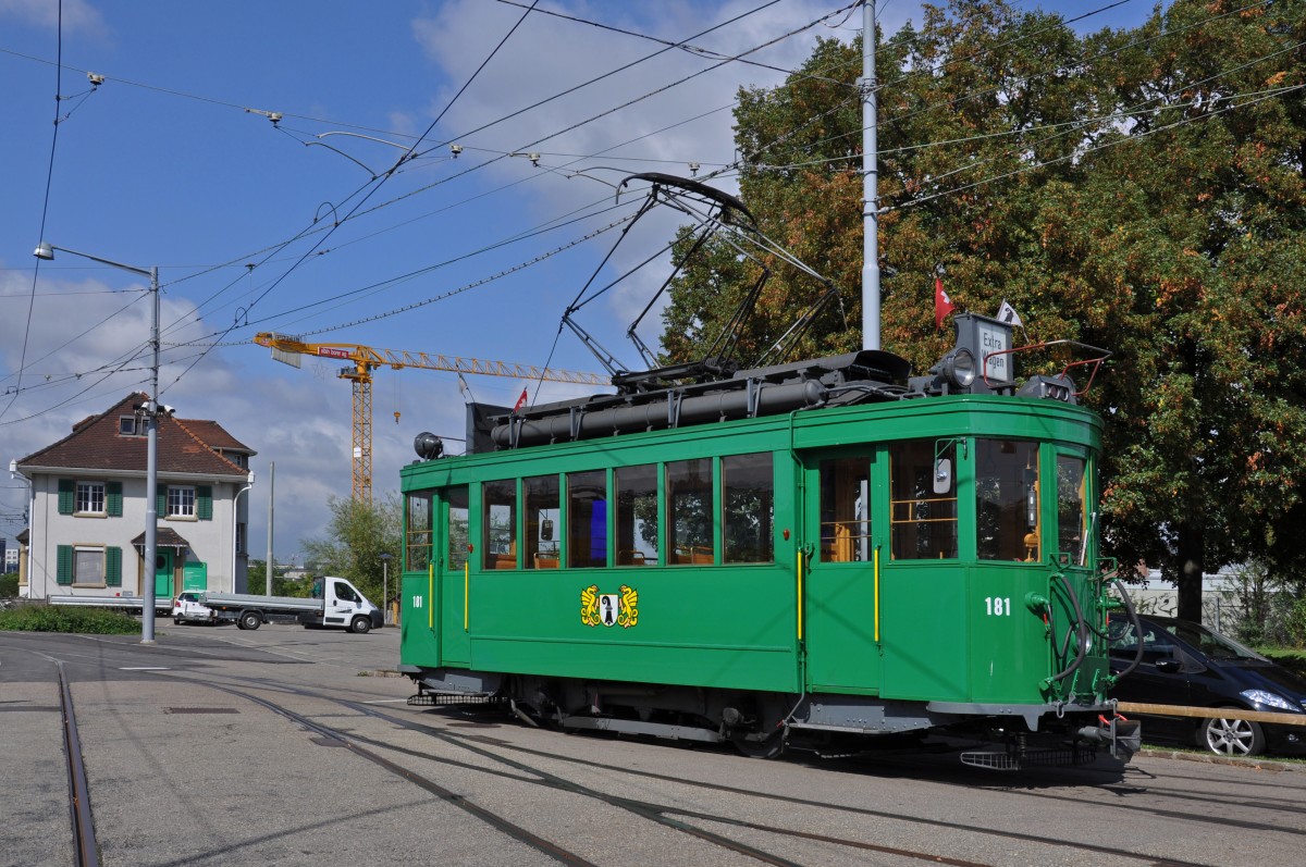 Be 2/2 181 ist bereit für eine Extrafahrt. Hier steht der Wagen auf dem Hof des Depots Dreispitz. Die Aufnahme stammt vom 13.09.2014.