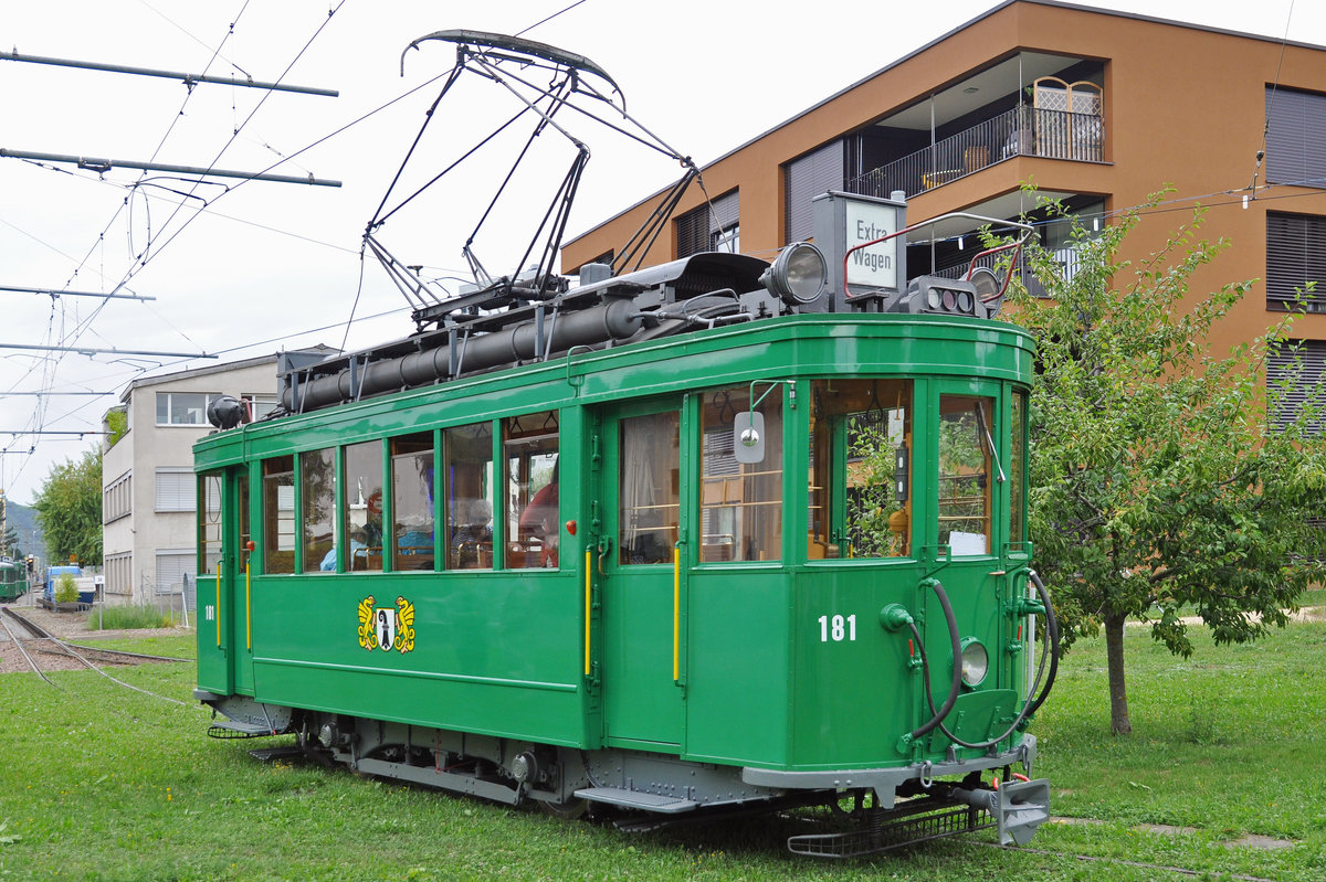 Be 2/2 181 steht bei einer Extrafahrt in der Abstellanlage in der Schlaufe bei Pratteln. Die Aufnahme stammt vom 20.08.2016.