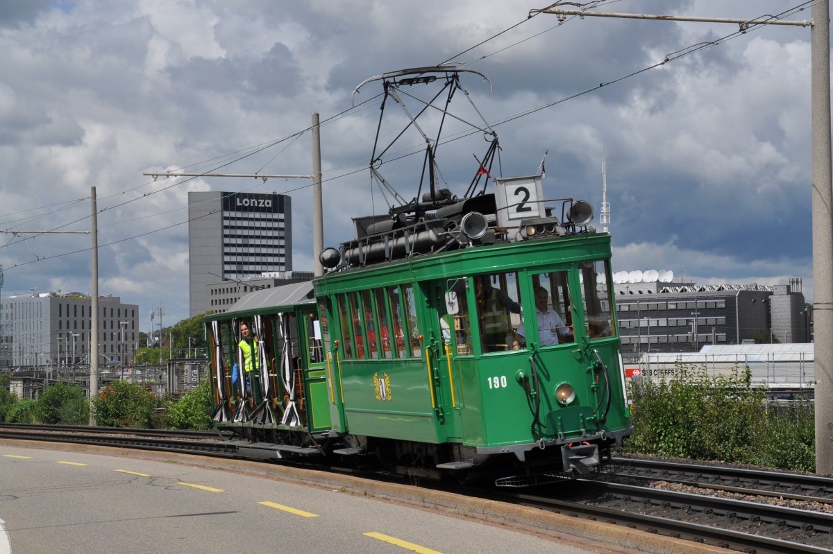 Be 2/2 190 zusammen mit dem B2 281 fahren zum Depot Dreispitz. Die Aufnahme stammt vom 16.08.2014.