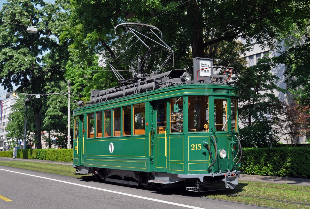 Be 2/2 215 auf einer Extrafahrt fährt Richtung St.Jakob. Die Aufnahme stammt vom 24.05.2015.