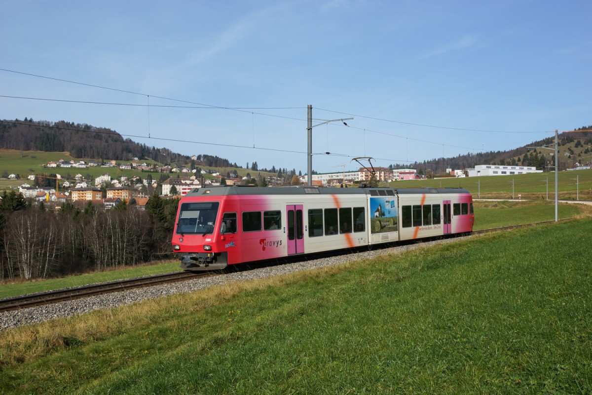 Be 2/6 2000 befindet sich am 23.11.2014 unterhalb von Ste-Croix.