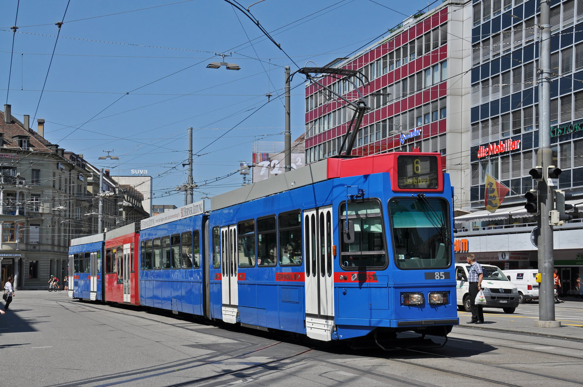 Be 4/10 Nr. 85 der RBS, auf der Linie 6, fährt zur Haltestelle beim Bahnhof Bern. Die Aufnahme stammt vom 09.07.2018.