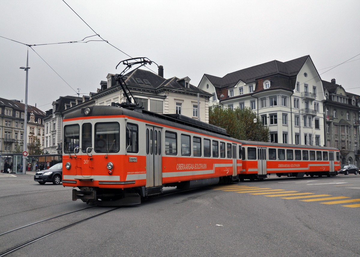 Be 4/4 301 und der Bt 153 am Bahnhof Solothurn. Die Aufnahme stammt vom 02.11.2011.