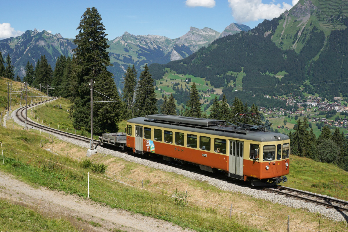 Be 4/4 31 fährt am 14.08.2016 von Grütschalp Richtung Winteregg.