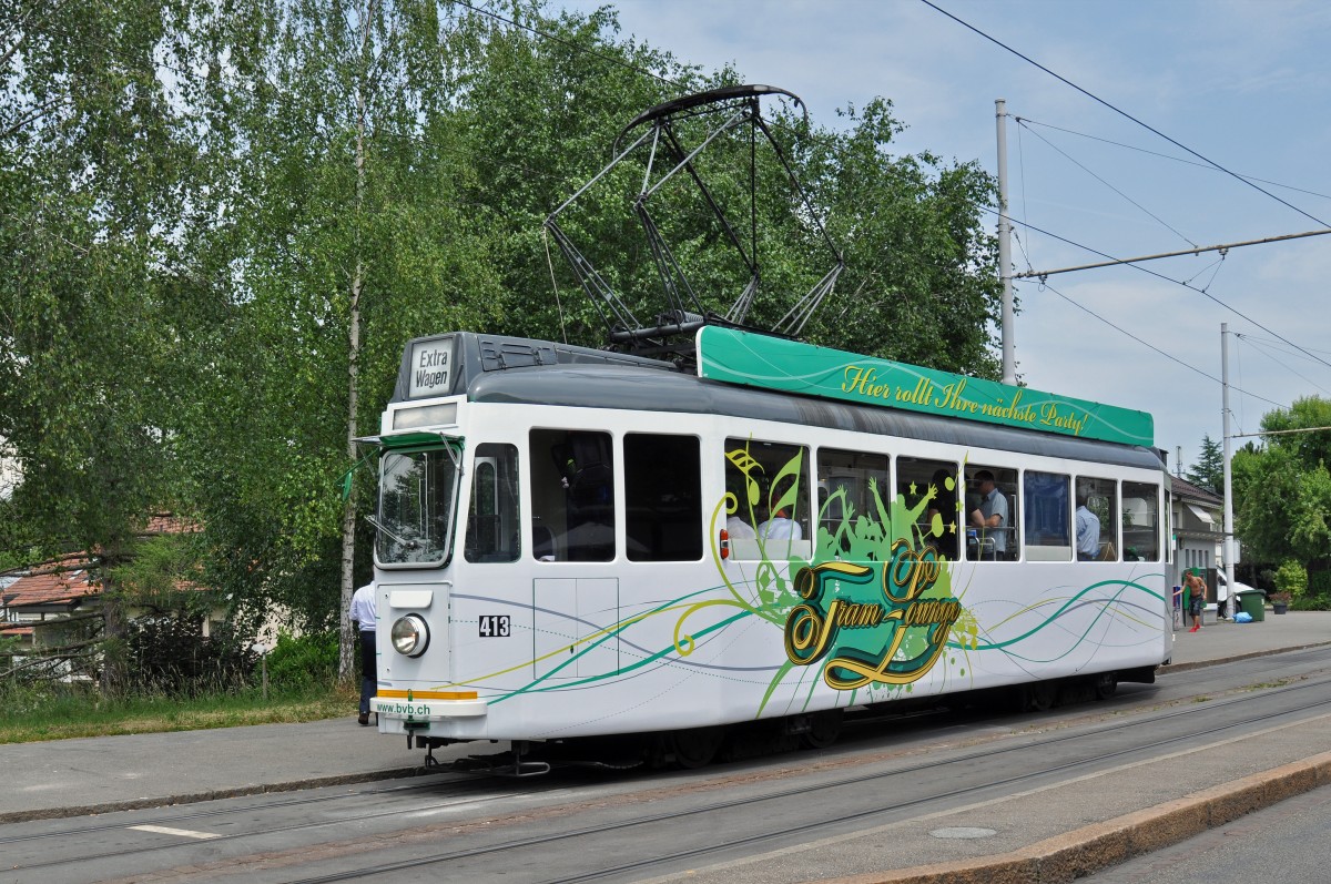 Be 4/4 413 auf einer Extrafahrt wartet auf Bruderholz. Die Aufnahme stammt vom 12.06.2015.