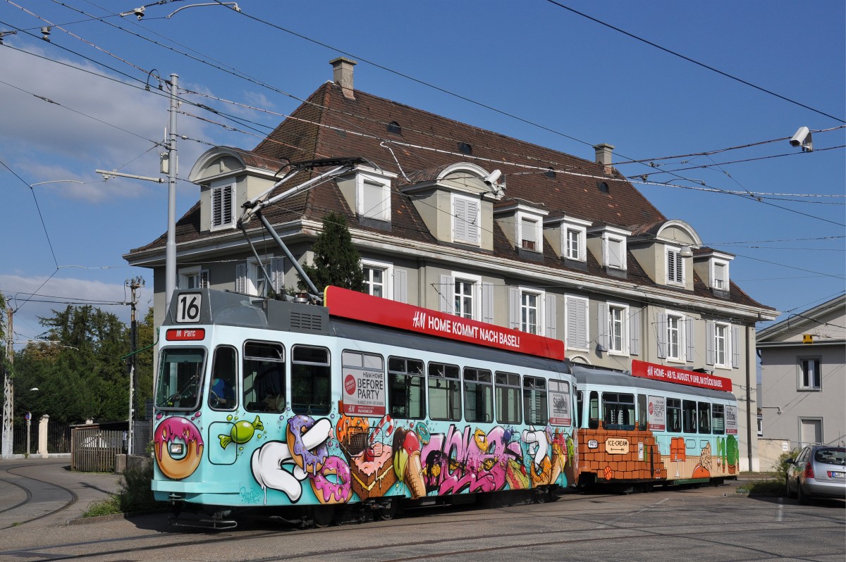 Be 4/4 457 zusammen mit dem B 1473 mit der Graffiti Werbung für H&M Home warten in der Schlaufe beim Depot Dreispitz auf die nächste Abfahrtszeit. Die Aufnahme stammt vom 22.08.2014.