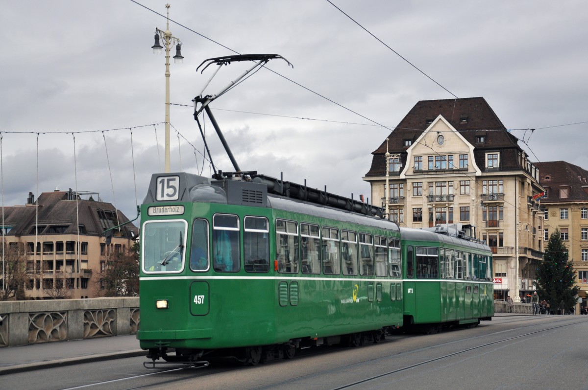 Be 4/4 457 zusammen mit dem B 1473 S auf der Linie 15 überqueren die Mittlere Rheinbrücke. Die Aufnahme stammt vom 11.12.2014.