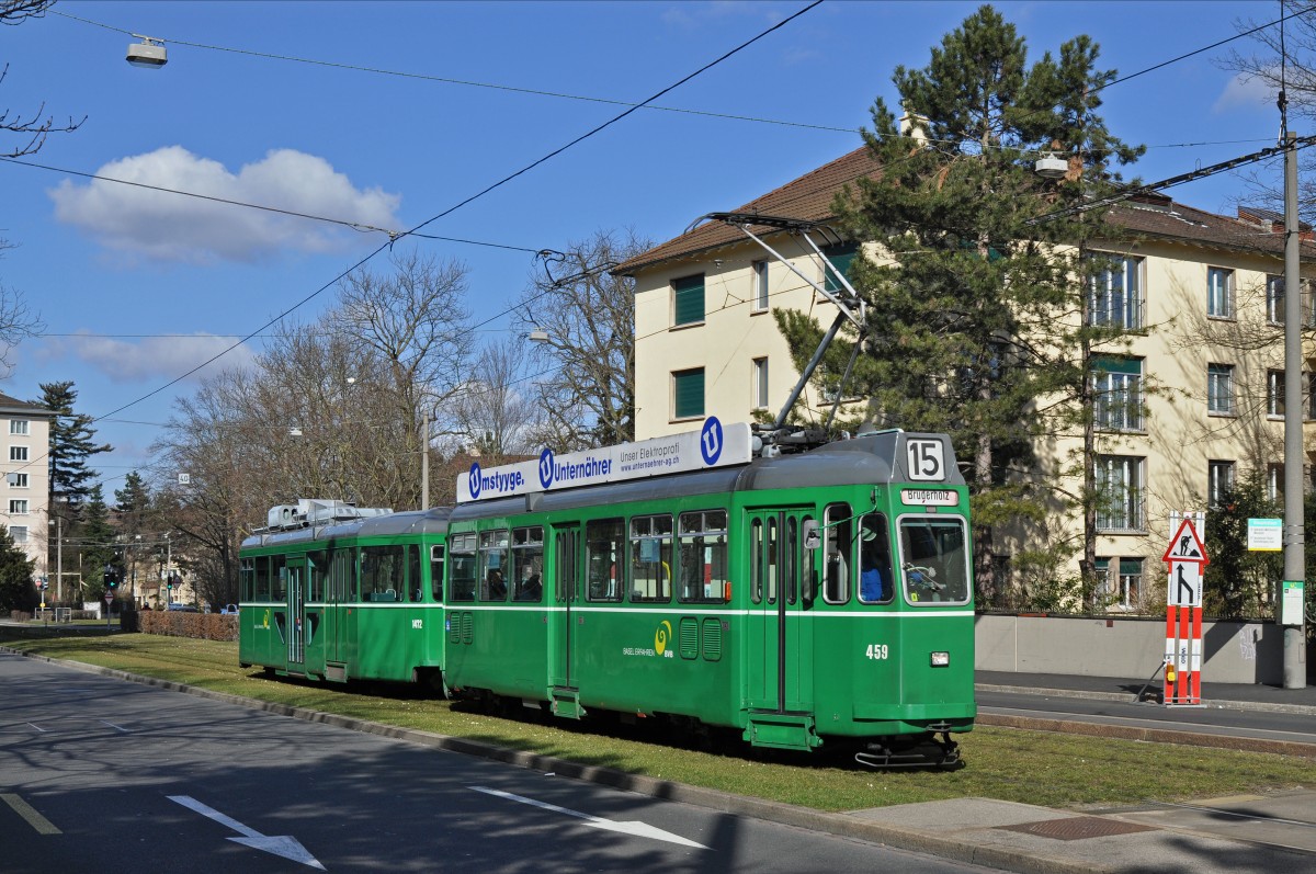 Be 4/4 459 zusammen mit dem B 1472 S auf der Linie 15 kurz vor der Haltestelle Grosspeterstrasse. Die Aufnahme stammt vom 25.02.2015.