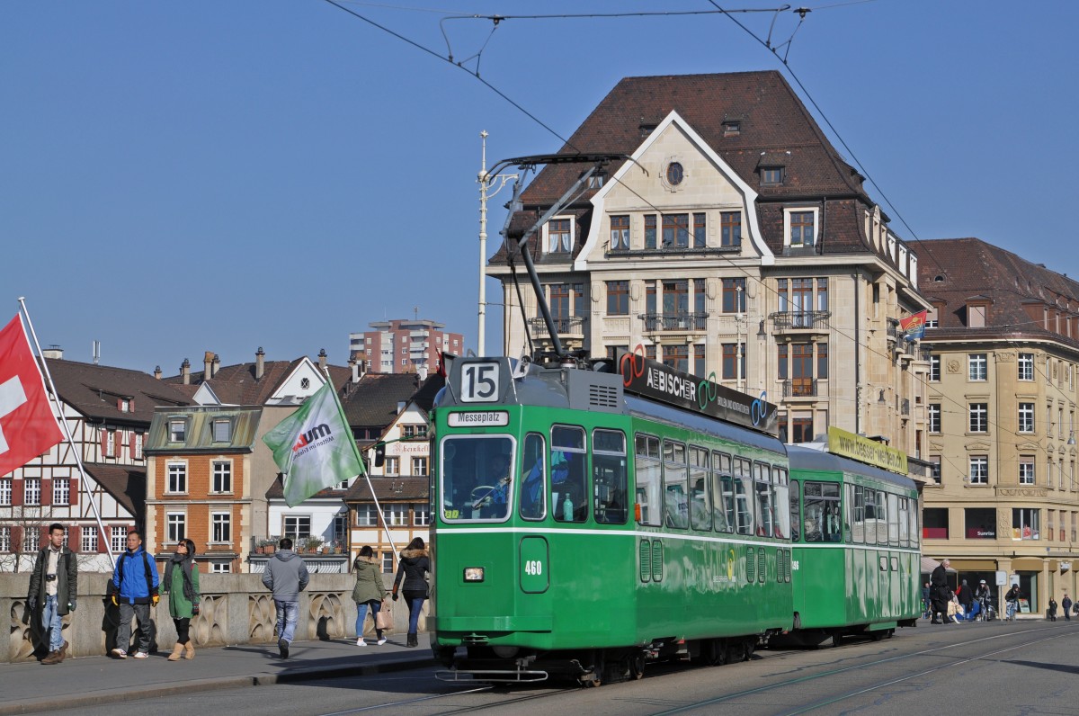 Be 4/4 460 zusammen mit dem B 1496 S auf der Linie 15 überqueren die Mittlere Rheinbrücke. Die Aufnahme stammt vom 12.02.2015.