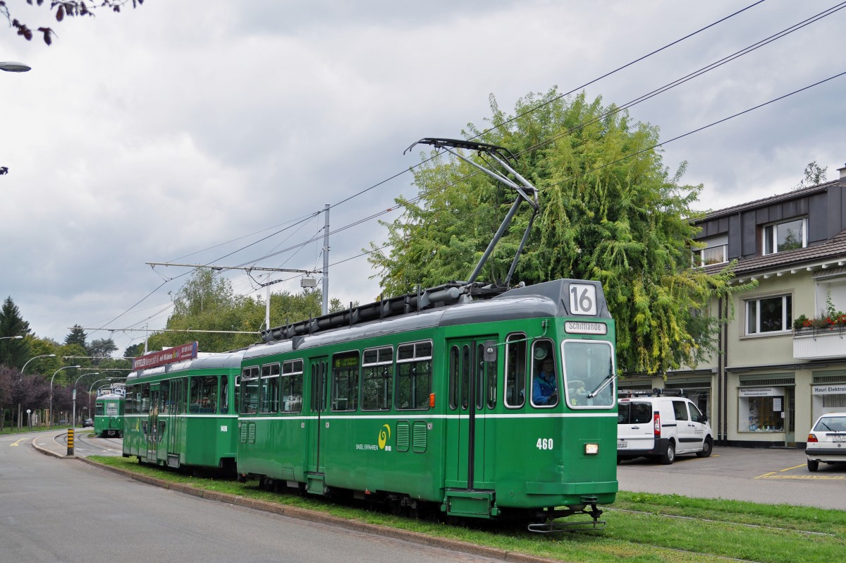 Be 4/4 460 zusammen mit dem B 1496 S auf der Linie 16 verlässt die Endstation auf dem Bruderholz Richtung Haltestelle Hauensteinstrasse. Die Aufnahme stammt vom 21.09.2015.