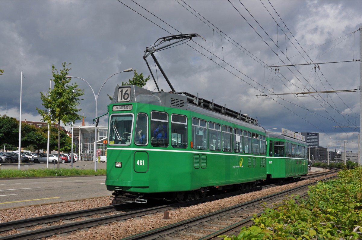 Be 4/4 461 zusammen mit dem B 1487 S auf der Linie 16 fahren zur Endstation beim M-Parc. Die Aufnahme stammt vom 14.08.2014.