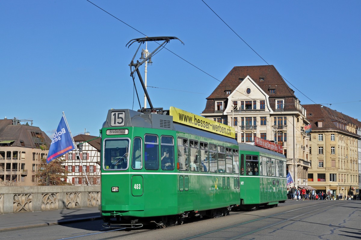 Be 4/4 463 zusammen mit dem B 1477 S auf der Linie 15 überqueren die Mittlere Rheinbrücke. Die Aufnahme stammt vom 07.11.2015.