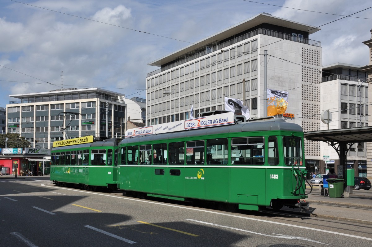 Be 4/4 465 zusammen mit dem B 1463 bedienen die provisorische Haltestelle am Aeschenplatz. Die Aufnahme stammt vom 18.08.2014.