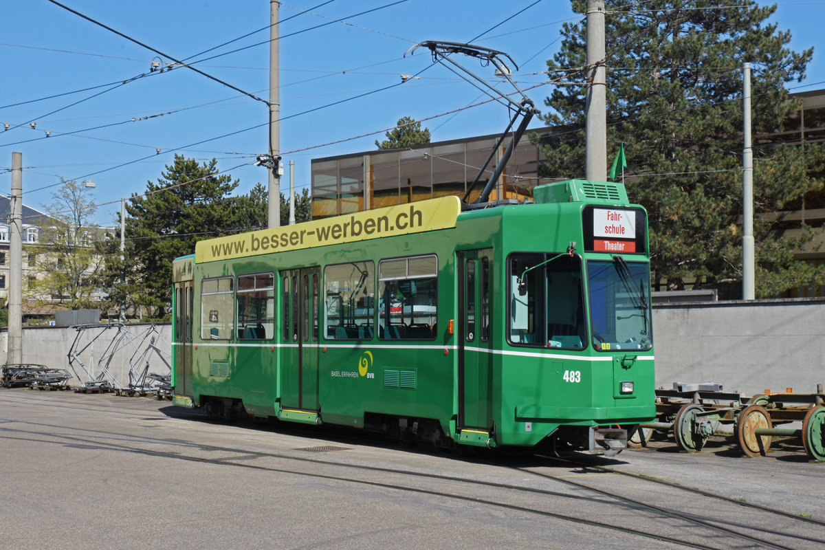 Be 4/4 483 steht auf dem Hof der Hauptwerkstatt. Die Aufnahme stammt vom 02.04.2020.