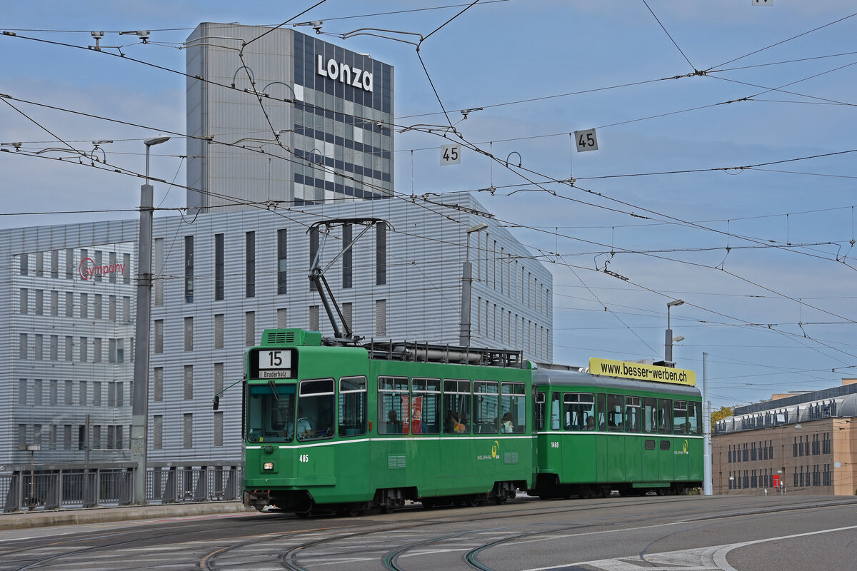 Be 4/4 485 zusammen mit dem B4S, auf der Linie 15, überquert am 23.08.2025 die Münchensteinerbrücke. Aufnahme Basel.