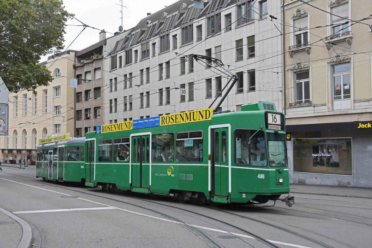 Be 4/4 486 zusammen mit dem B4S 1469, auf der Linie 16, verl�sst am 19.10.2026 die Haltestelle Theater Richtung Haltestelle Barf�sserplatz. Aufnahme Basel.