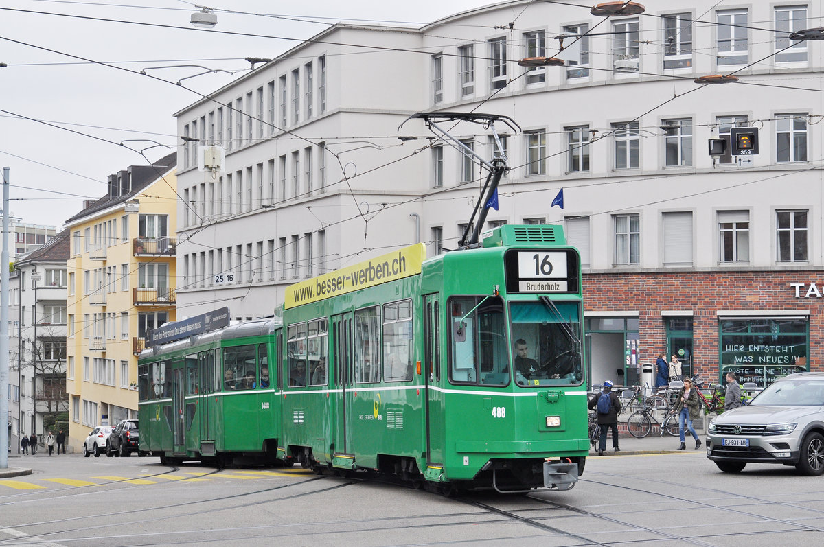Be 4/4 488 zusammen mit dem B4S 1488, auf der Linie 16, fahren zur Haltestelle Markthalle. Die Aufnahme stammt vom 24.03.2017.