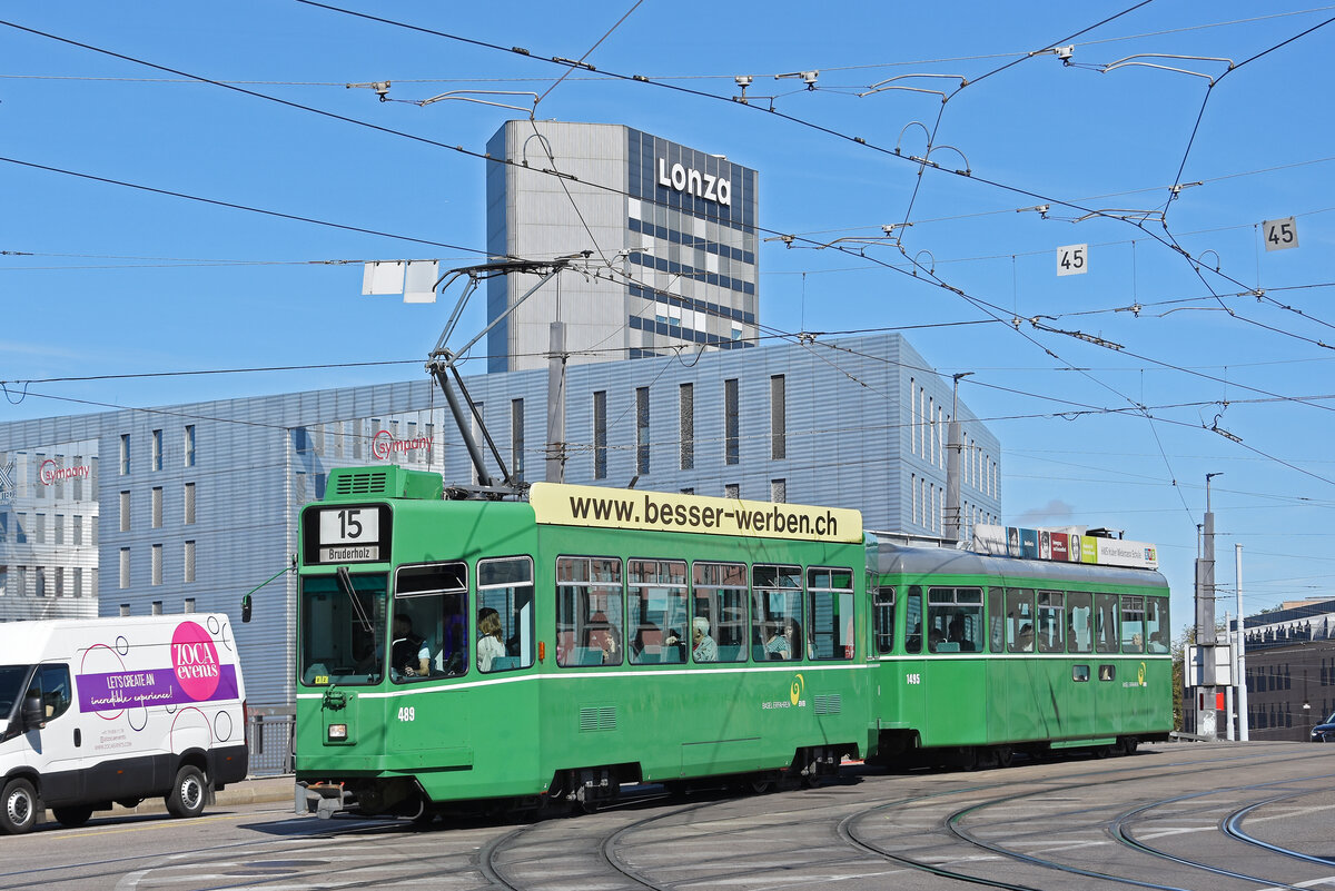 Be 4/4 489 zusammen mit dem B4S 1495, auf der Linie 15, �berquert am 14.09.2026 die M�nchensteinerbr�cke. Aufnahme Basel.