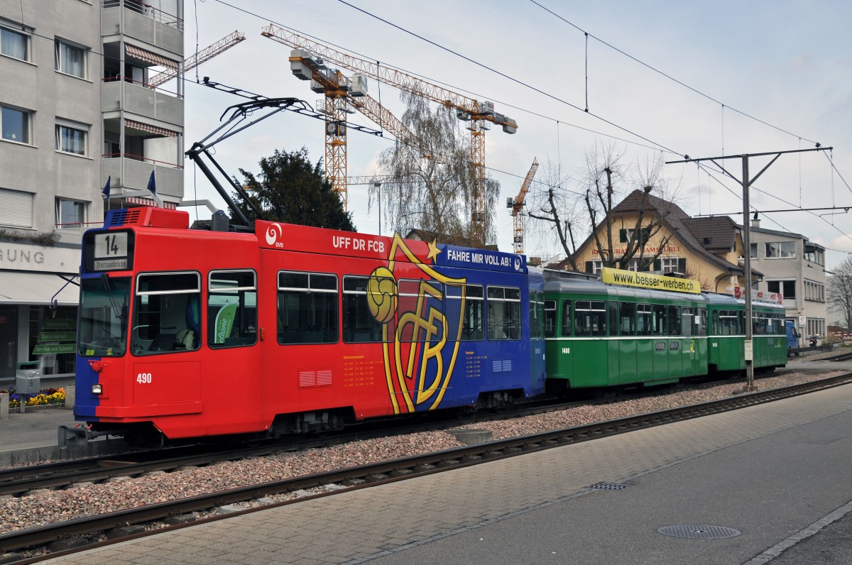 Be 4/4 490 FC Basel zusammen mit dem B 1480 S und dem B 1459 an der Endstation der Linie 14 in Pratteln. Die Aufnahme stammt vom 25.03.2014.