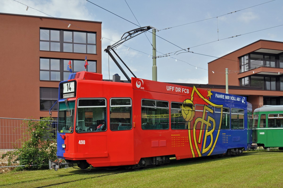 Be 4/4 490 FC Basel wendet in der Schlaufe bei Pratteln. Die Aufnahme stammt vom 23.05.2015.