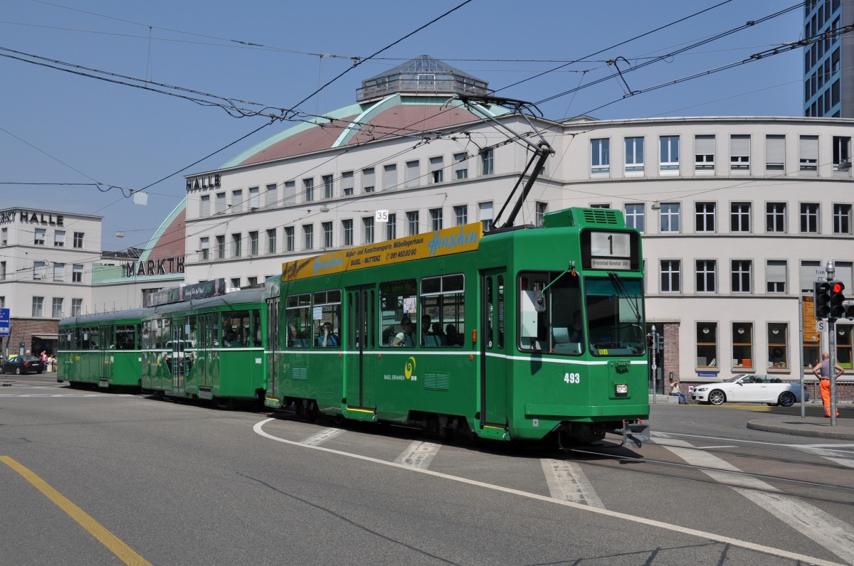 Be 4/4 493 zusammen mit dem B 1481 S und dem B 1460 kurz vor der Endstation der Linie 1 am Bahnhof SBB. Die Aufnahme stammt vom 24.04.2014.