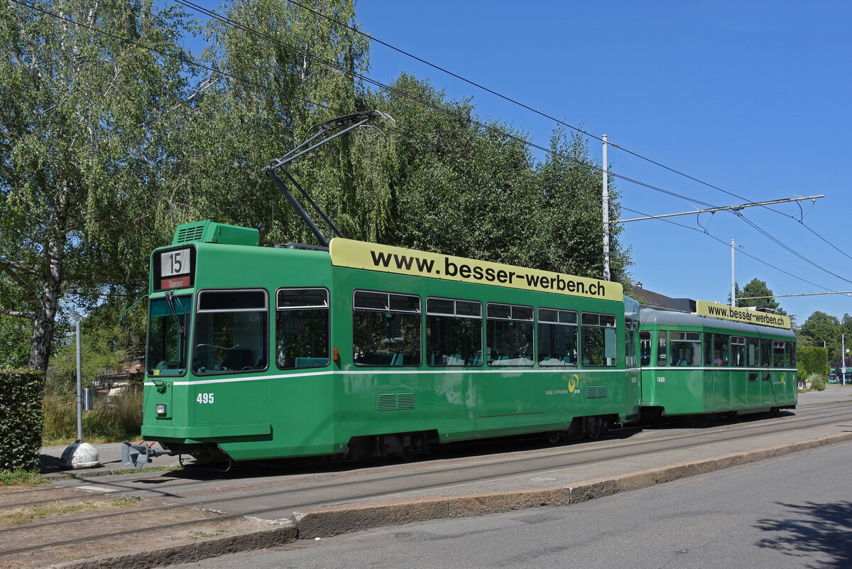 Be 4/4 495 zusammen mit dem B4S 1480, auf der Linie 15, wartet am 02.07.2026 an der Endstation auf dem Burderholz. Aufnahme Basel.